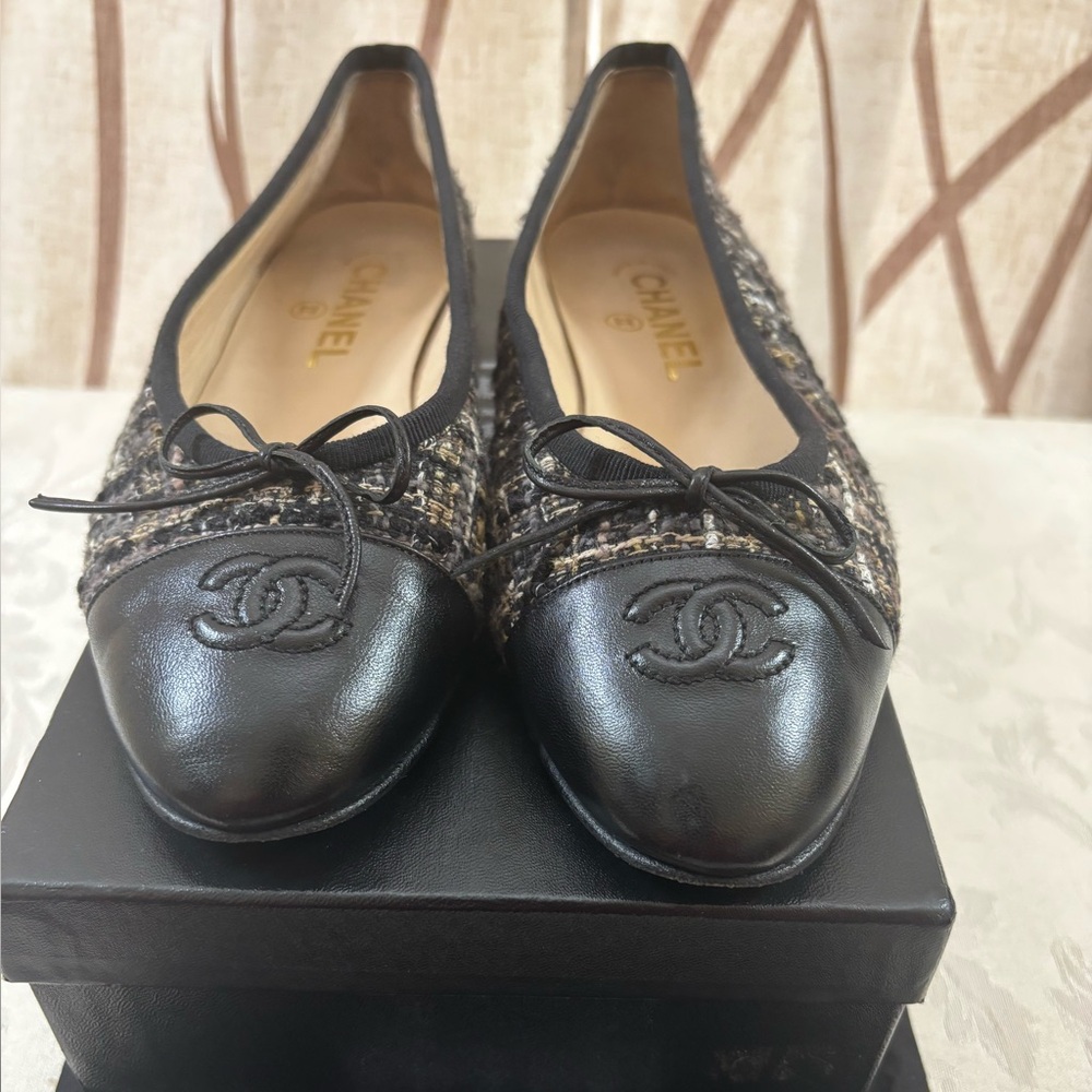 🆕 CHANEL CC Black and Brown Tweed Flats, in Box - Picture 2 of 10